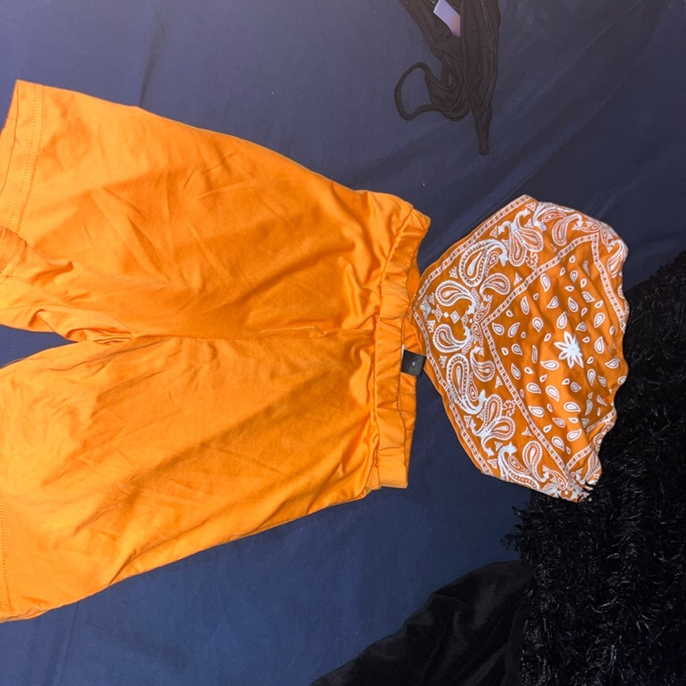 Orange bandanna flag outfit